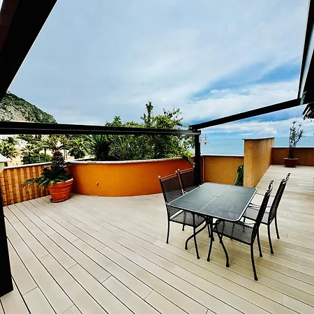 Lejlighed With Swimming Pool & Sea View
