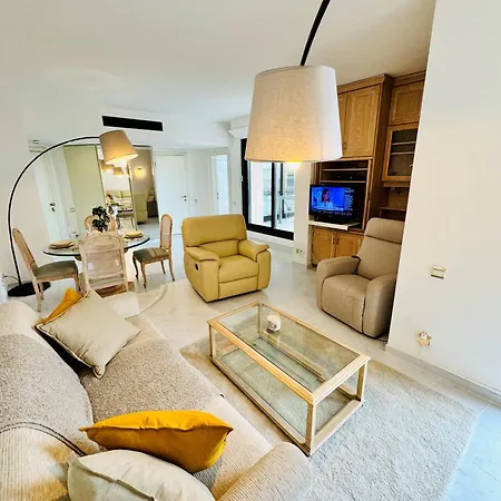 Apartment With Swimming Pool & Sea View *